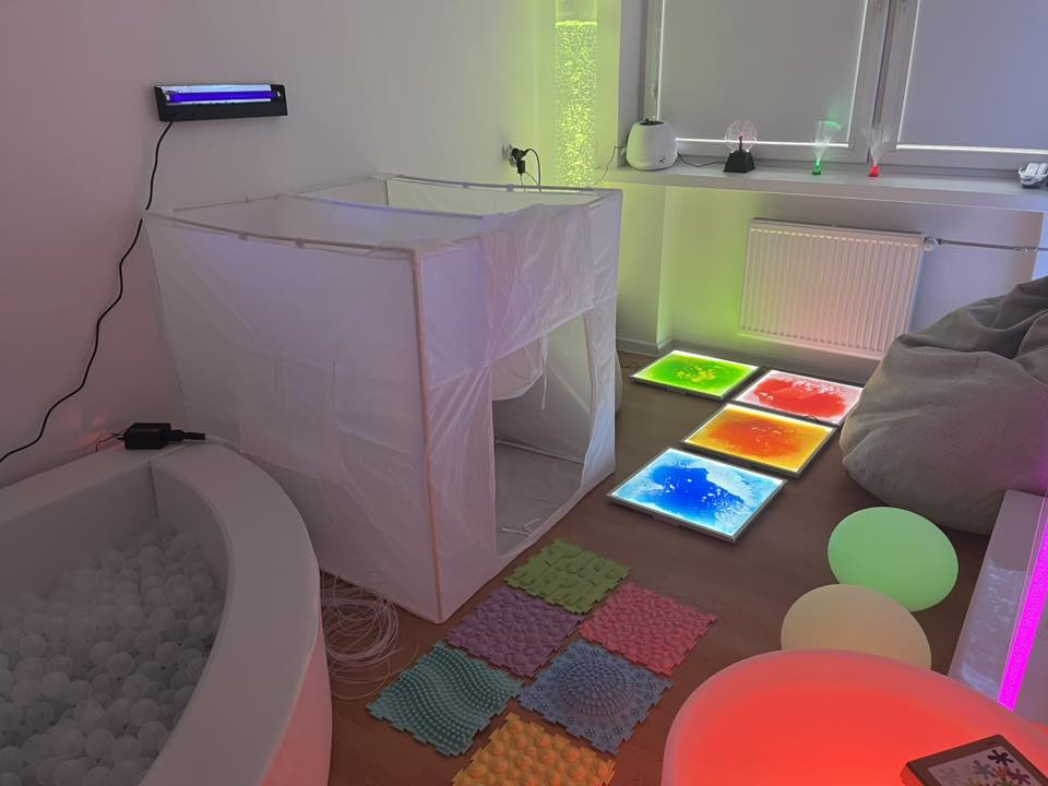 Nasza nowa Sala Doświadczania Świata – przestrzeń, która wspiera rozwój wszystkimi zmysłami